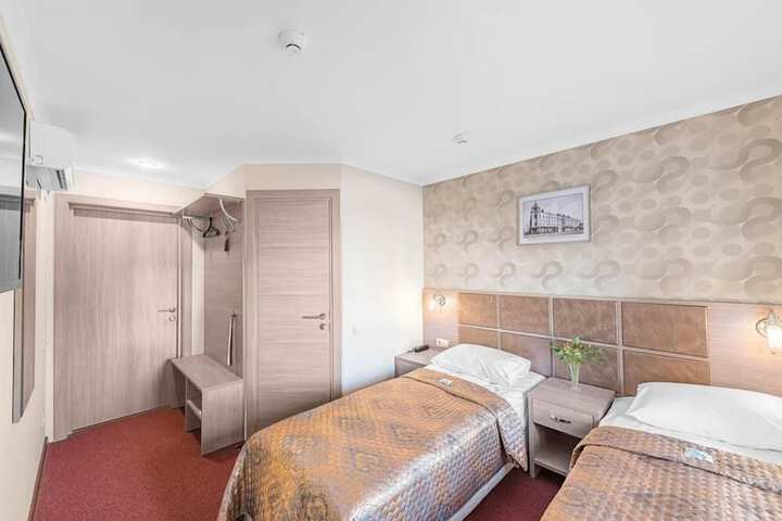 Room 17 of 33