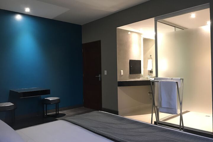 Room 6 of 118