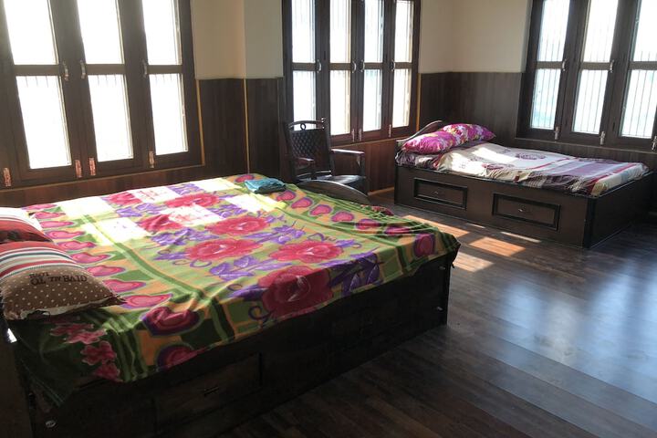 Room 3 of 8