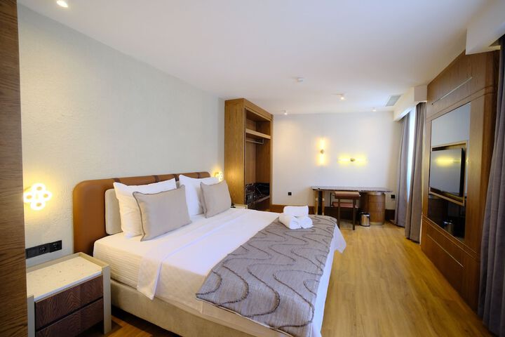 Room 14 of 83