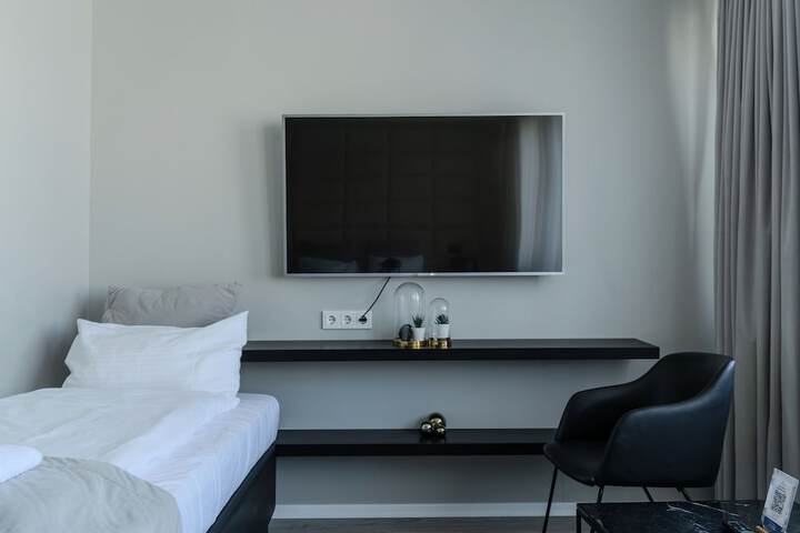 Room 32 of 82