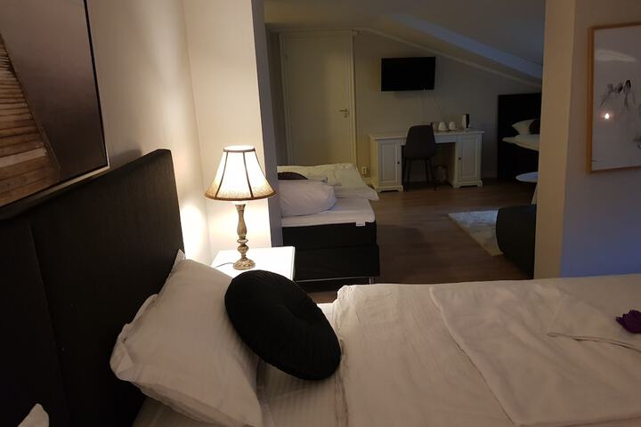 Room 13 of 27