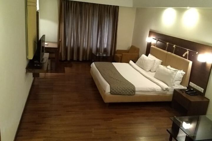 Room 9 of 40