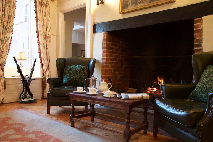 Lounge 43 of 61