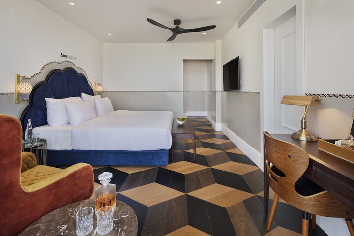 Room 16 of 37