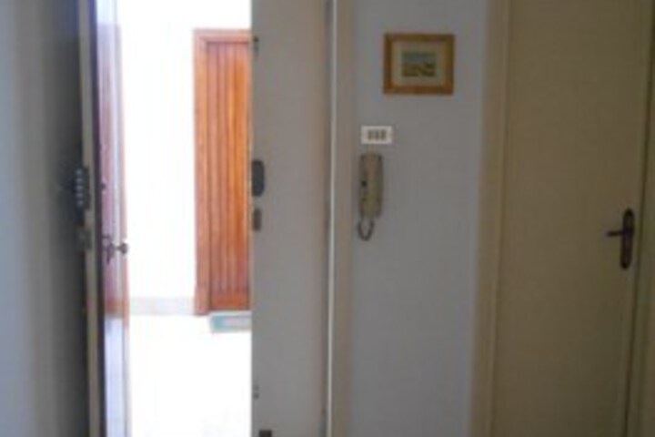 Room 17 of 30