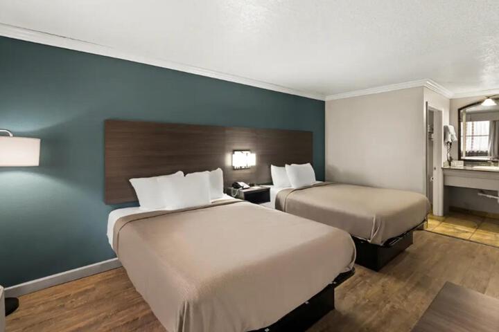 Room 21 of 27