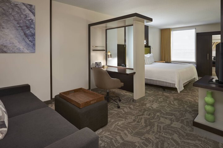 Room 4 of 28