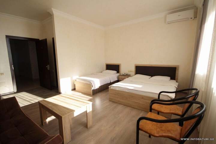 Room 7 of 12