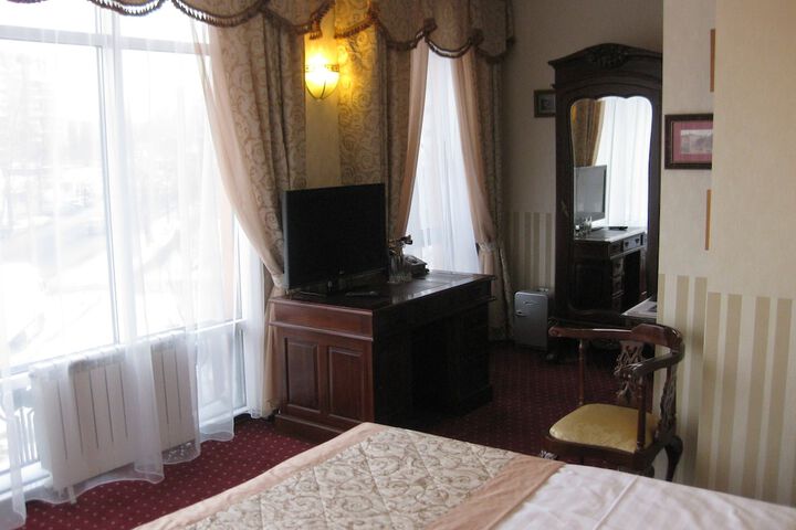 Room 28 of 120