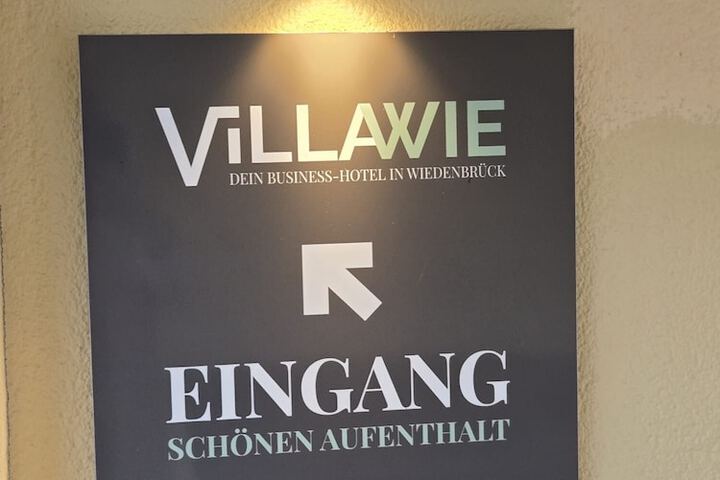 Hotel 2 of 131