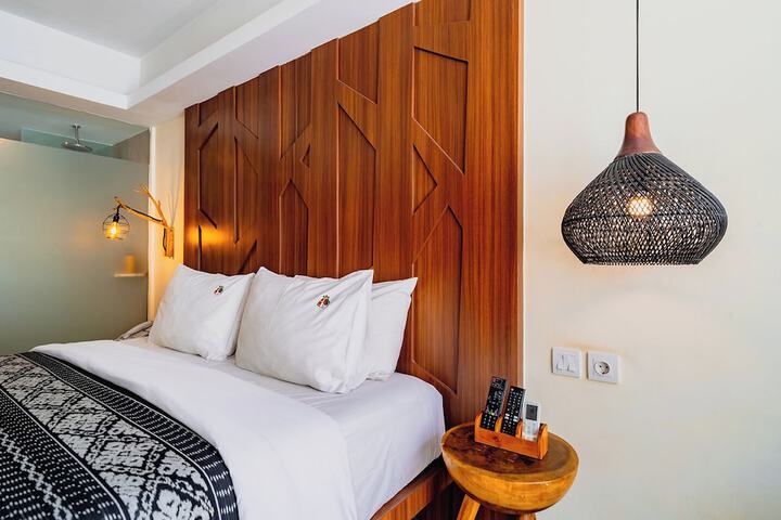 Room 8 of 48