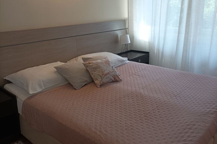 Room 2 of 31