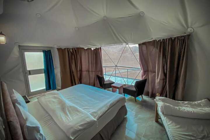 Room 17 of 76