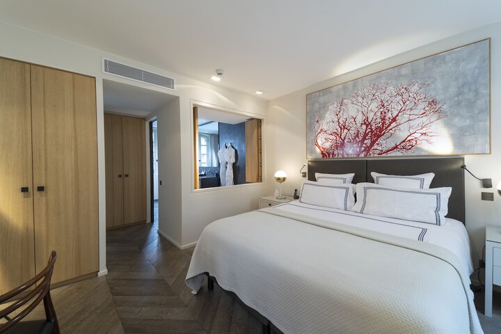 Room 22 of 228