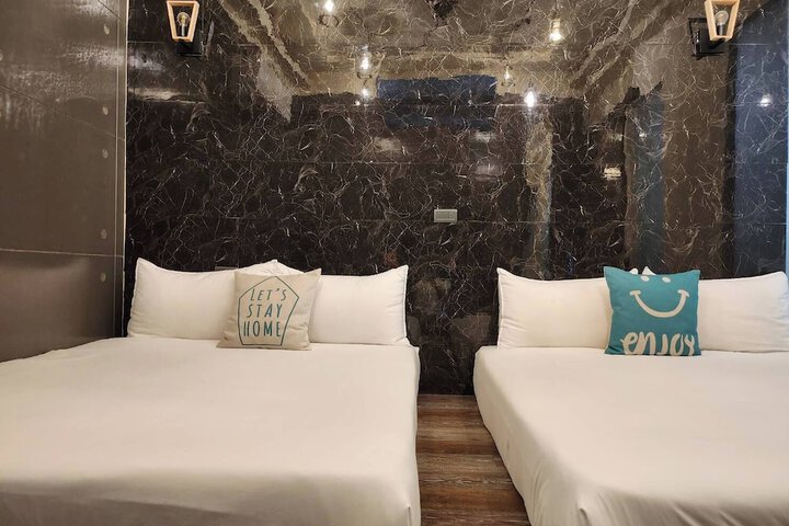 Room 15 of 32