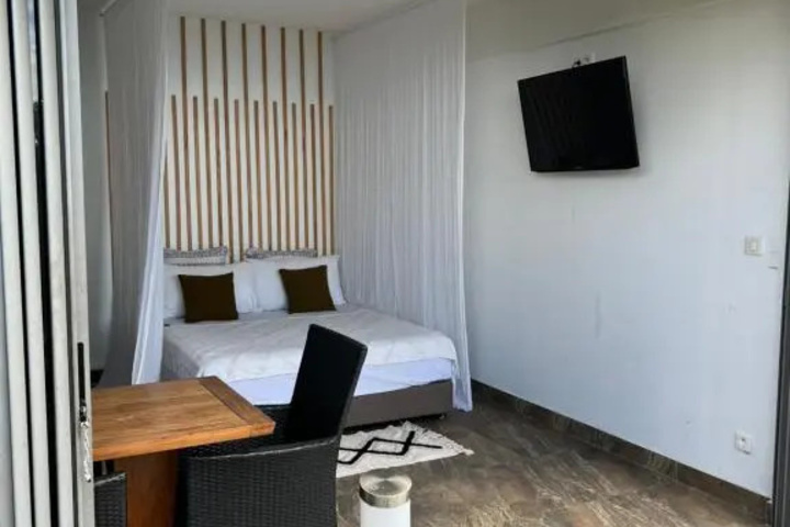 Room 2 of 12