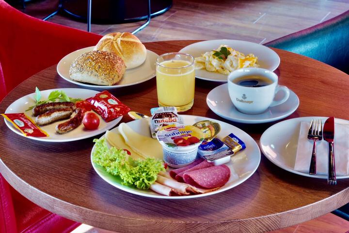 Breakfast/Coffee Service 36 of 82