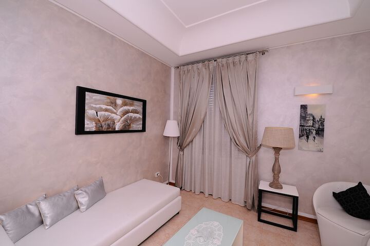 Room 10 of 38