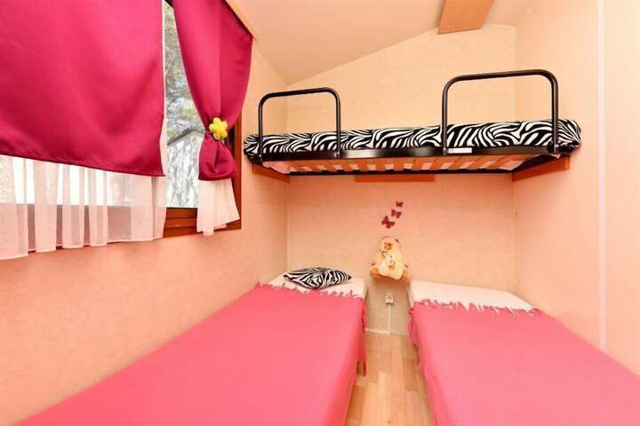 Room 3 of 28