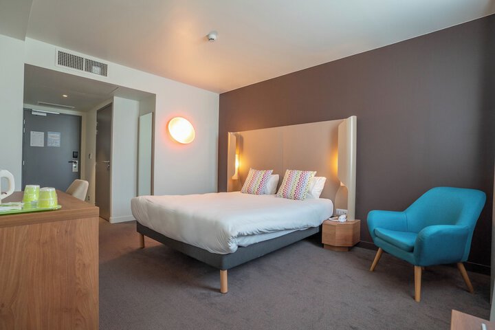 Room 17 of 33