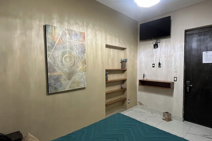 Room 13 of 27