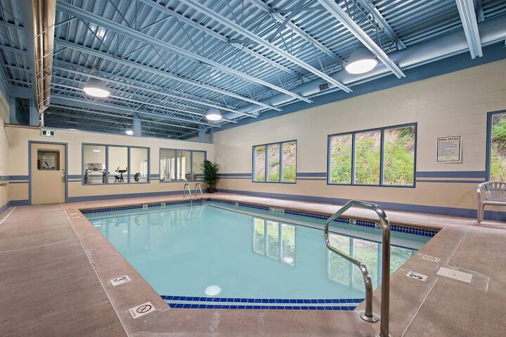 Pool 33 of 42