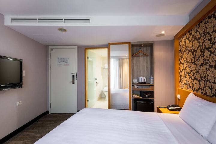 Room 16 of 54