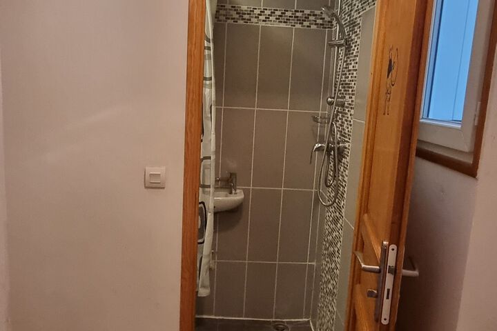 Room 2 of 6