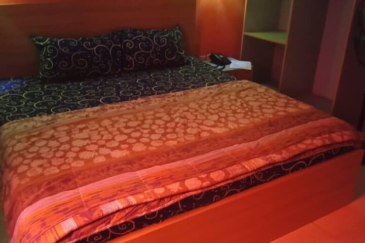 Room 5 of 20