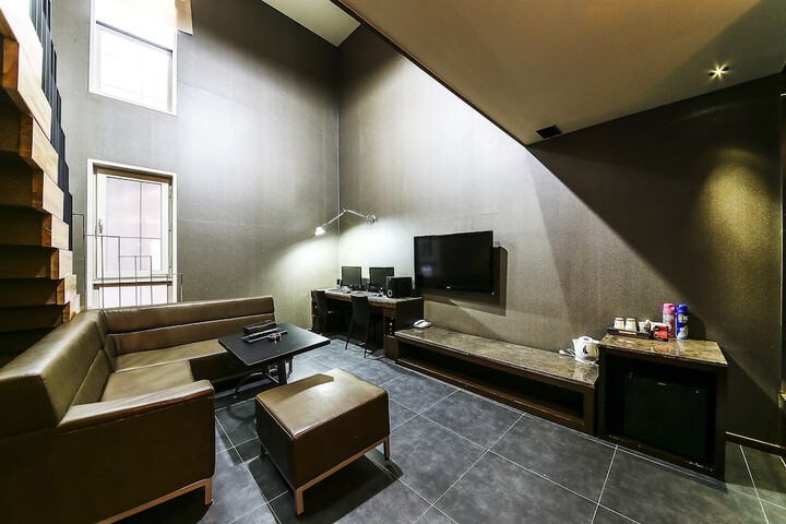 Room 49 of 95