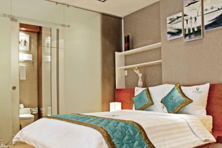 Room 9 of 42