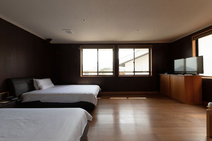 Room 30 of 294