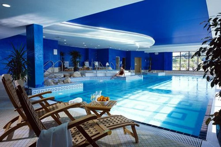 Hotel Pool