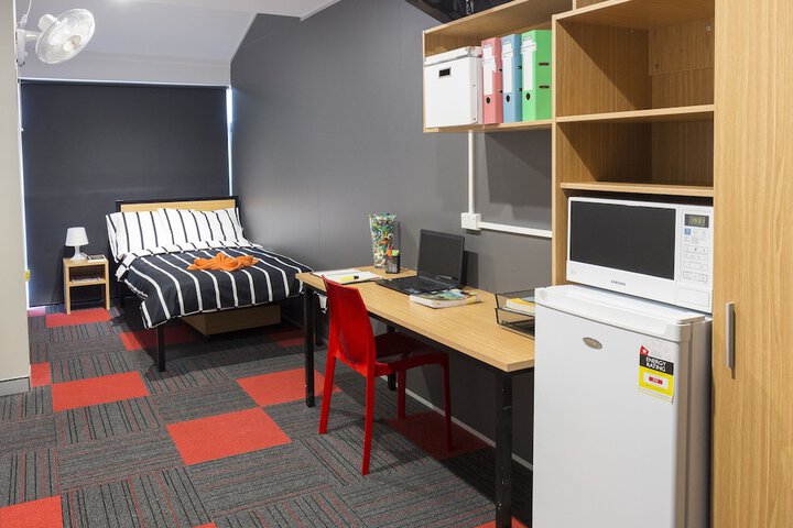 Room 169 of 288