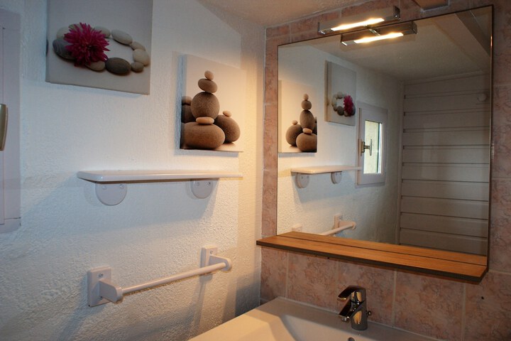Room 35 of 73