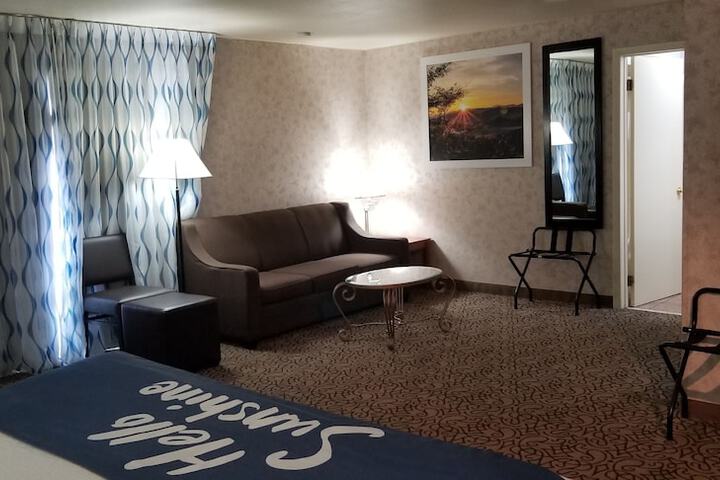 Room 10 of 46