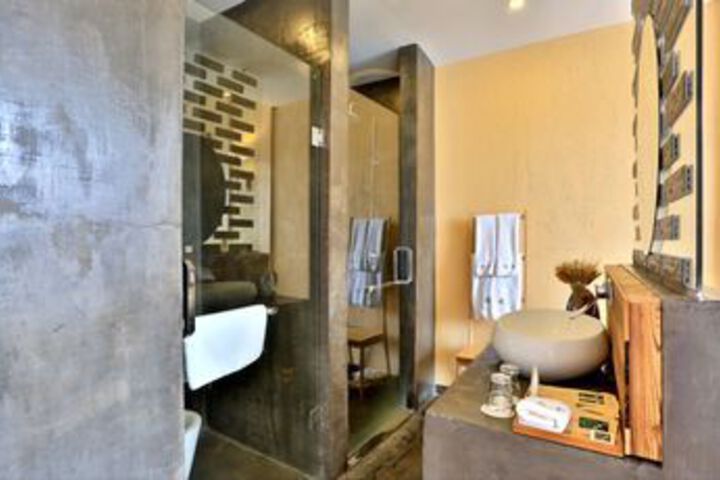 Room 3 of 25