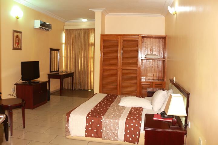 Room 13 of 20