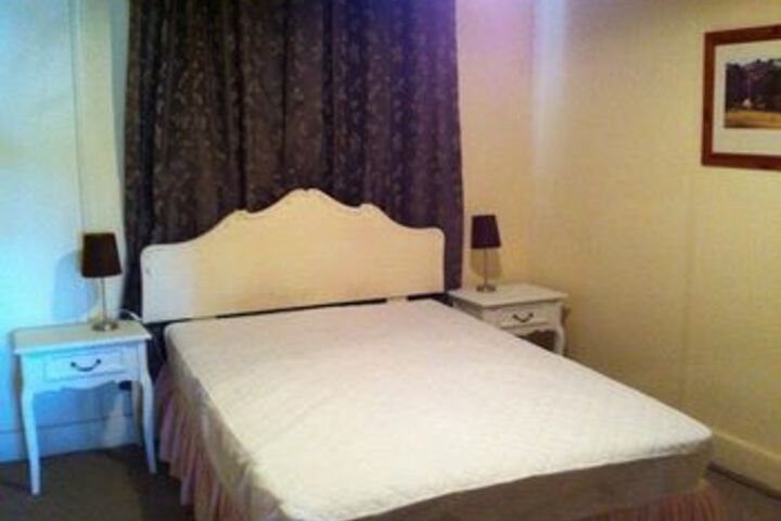 Room 5 of 12