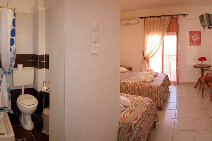 Room 8 of 35