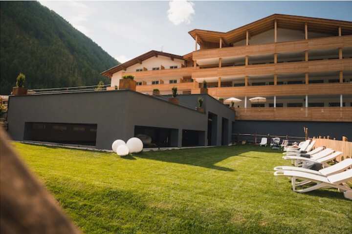 Aktiv &  Familienhotel Adlernest in Senales