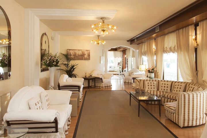 Entrance & Lobby