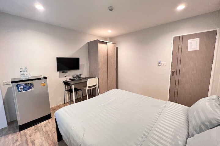 Room 10 of 37
