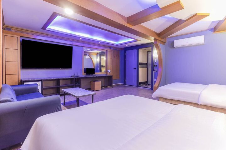 Room 7 of 44