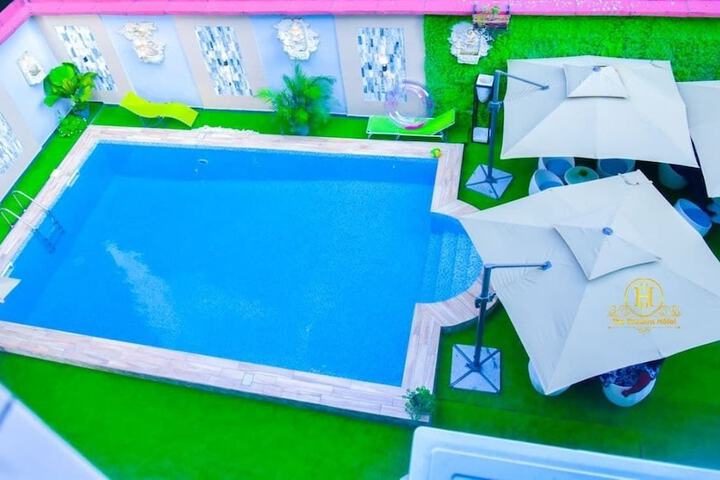 Pool 4 of 12