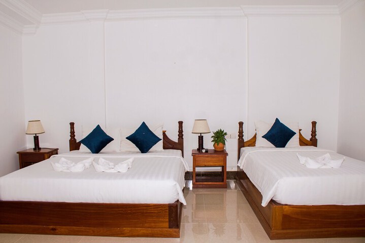 Room 9 of 105