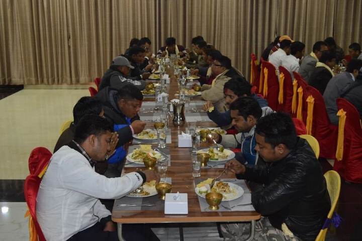 Dining 13 of 18