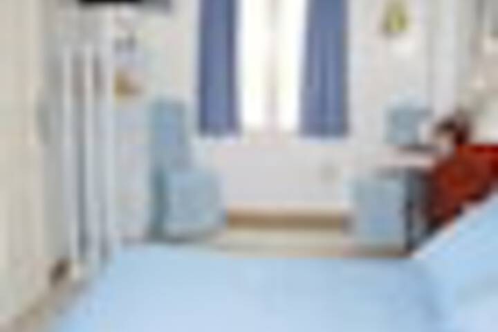 Room 8 of 33