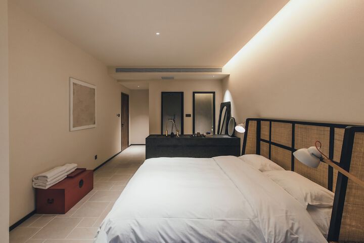 Room 5 of 115